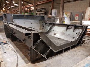 Equipement metallique pour pièces béton relevée de pont